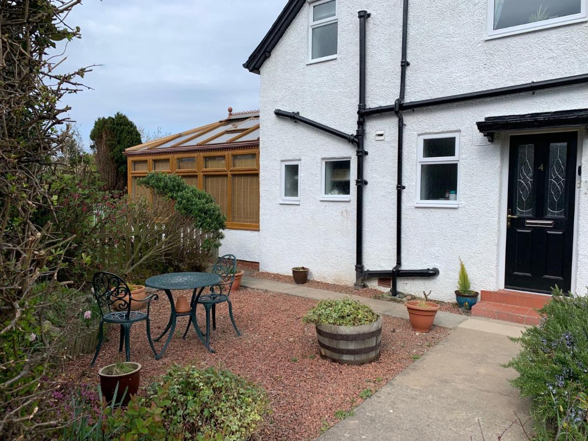 Holly Trees Bed & Breakfast Seahouses Bagian luar foto