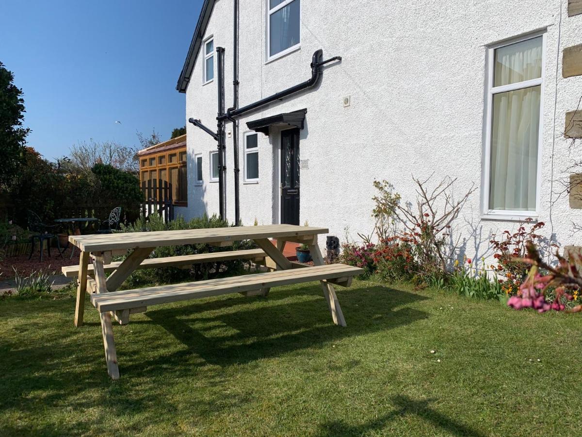 Holly Trees Bed & Breakfast Seahouses Bagian luar foto